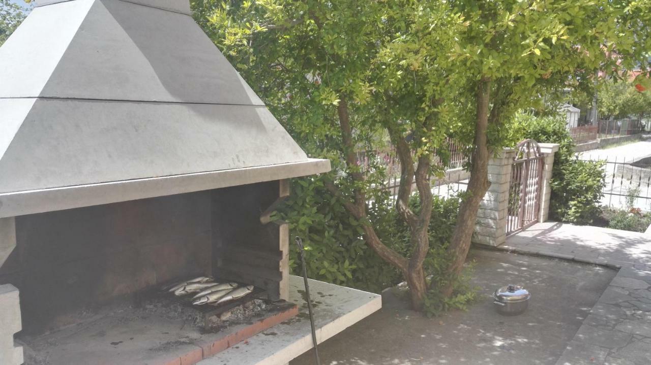 Apartmani Ljubica Kaštela Екстериор снимка