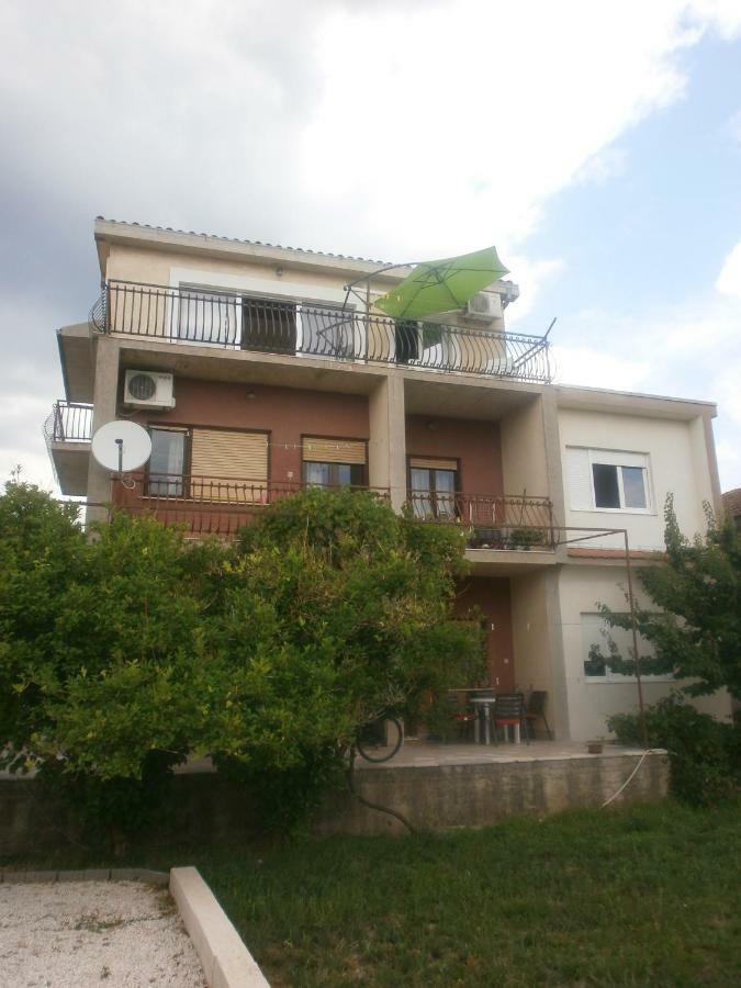 Apartmani Ljubica Kaštela Екстериор снимка